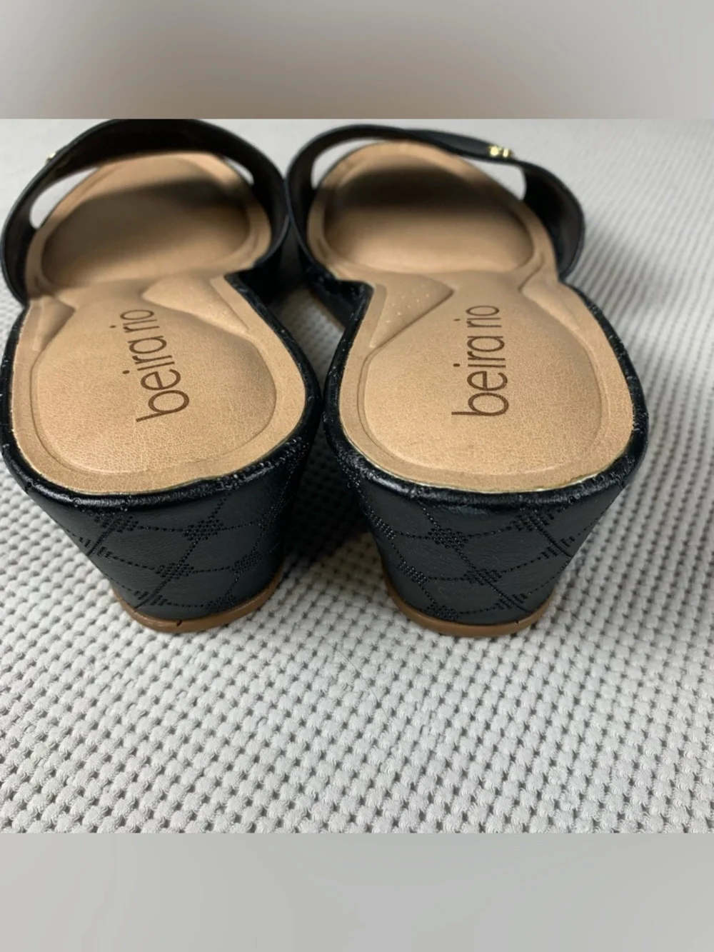 Beira Rio Black Slide Platform Sandals Size 9 Cushioned Footbed